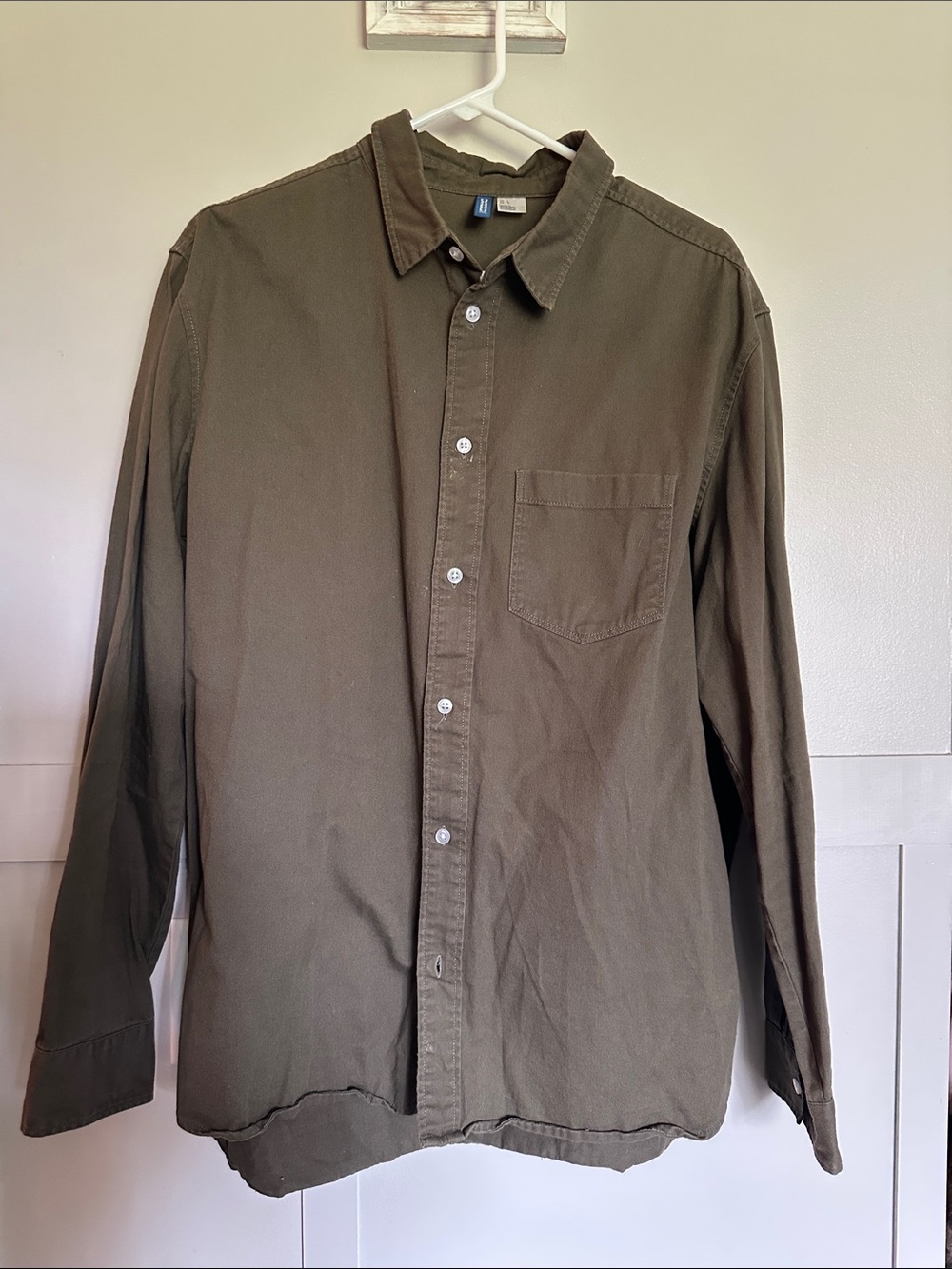 H&M Men's Olive Green Button-Up Shirt - Classic Long Sleeve